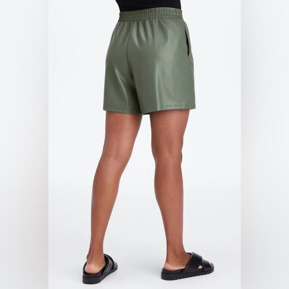 Fabletics Vegan Leather High-Waisted Short Size Small - Picture 3 of 9